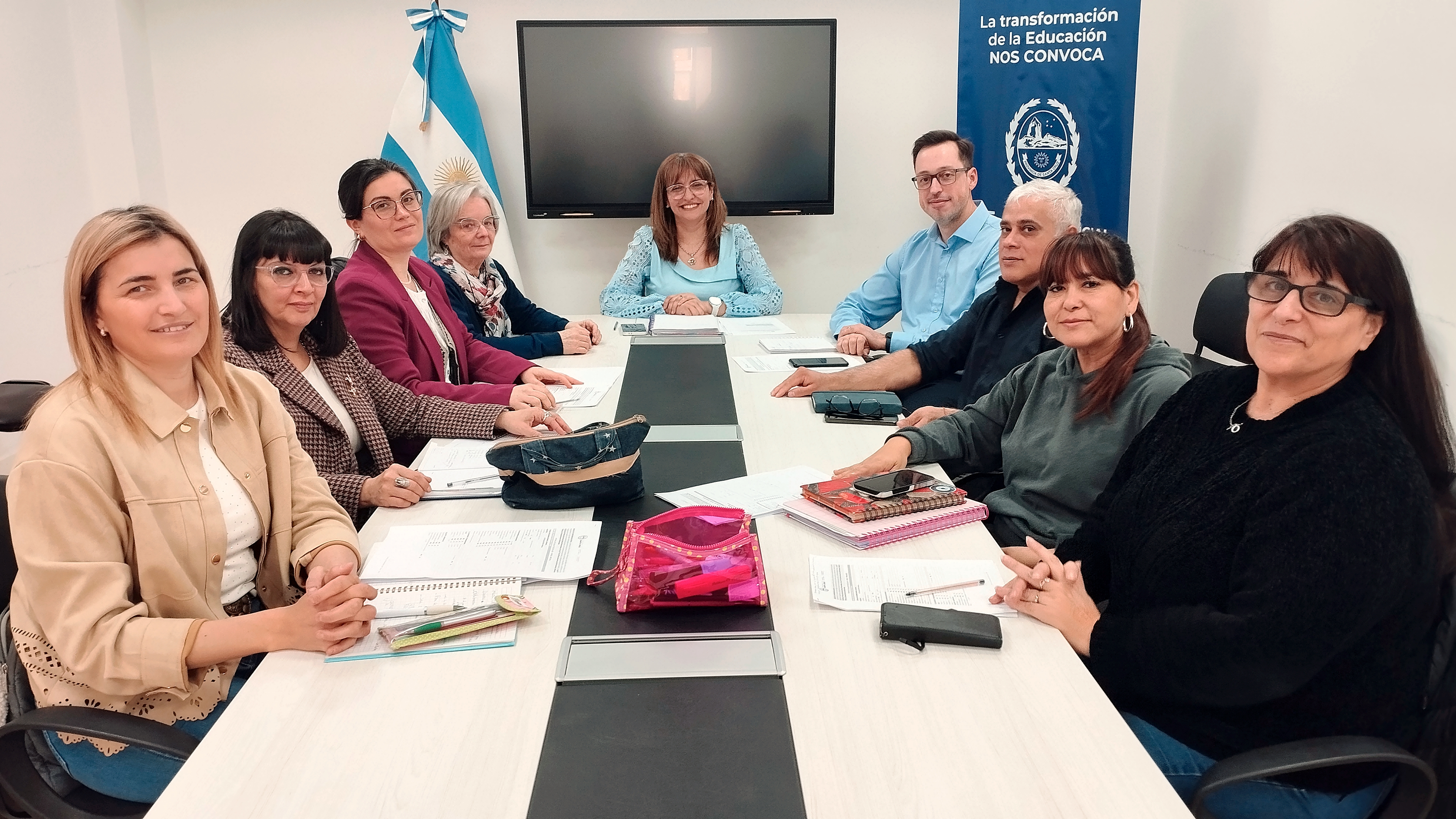 Reunión entre autoridades del Ministerio de Salud y Ambiente y el Consejo Provincial de Educación.