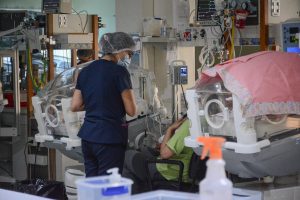 “Todo se trabaja en equipo”: el corazón de Neonatología