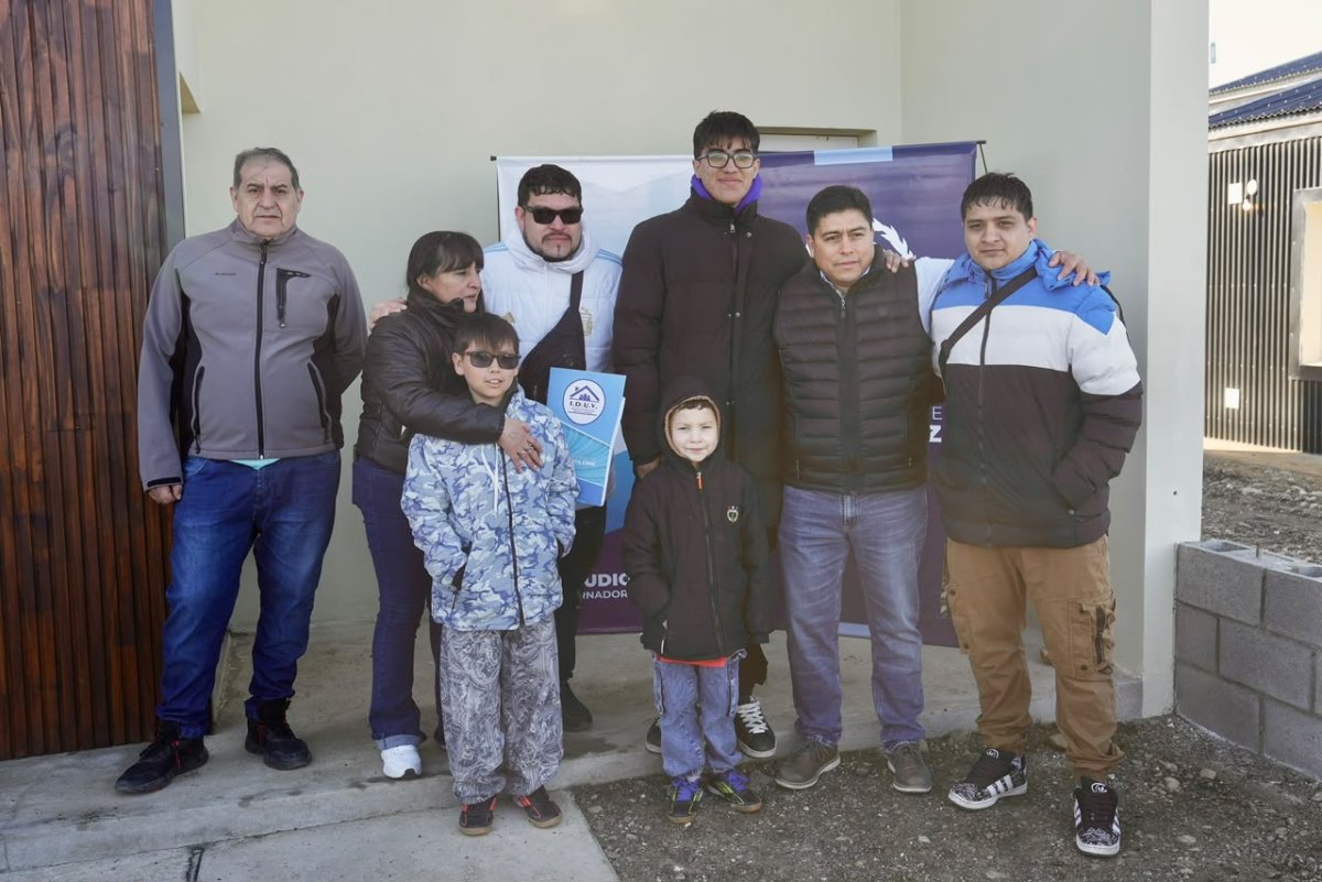Alex: “Mi mamá estuvo todos estos años trabajando y alquilando, tener nuestra casa es una felicidad enorme”