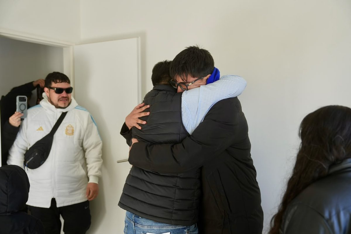Alex: “Mi mamá estuvo todos estos años trabajando y alquilando, tener nuestra casa es una felicidad enorme”
