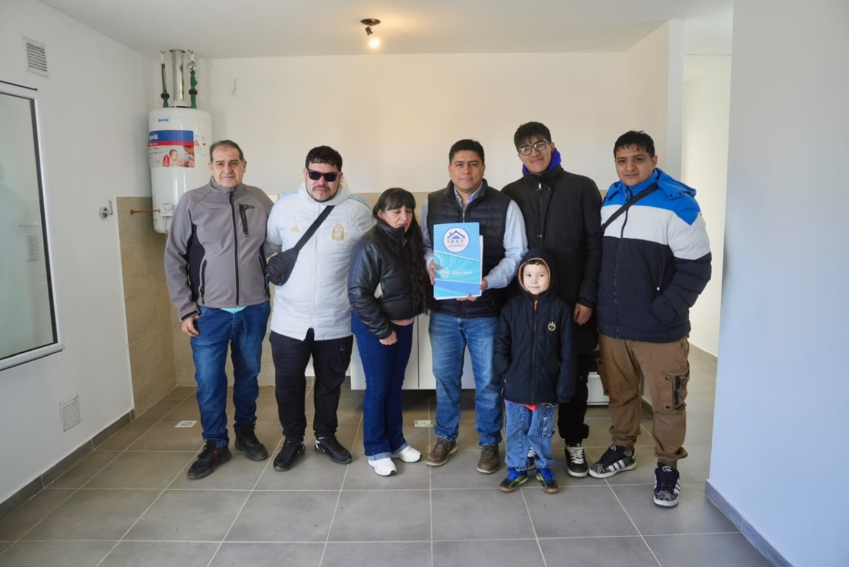 Alex: “Mi mamá estuvo todos estos años trabajando y alquilando, tener nuestra casa es una felicidad enorme”