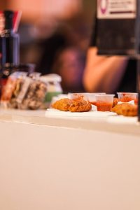 FIT 2026: Las empanadas de guanaco fueron protagonistas de la propuesta gastronómica de Santa Cruz