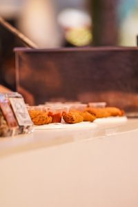 FIT 2026: Las empanadas de guanaco fueron protagonistas de la propuesta gastronómica de Santa Cruz