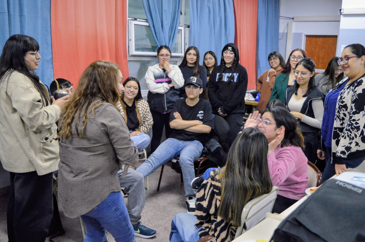 Llevaron adelante una jornada sobre Lengua de Señas e inclusión en el IPES