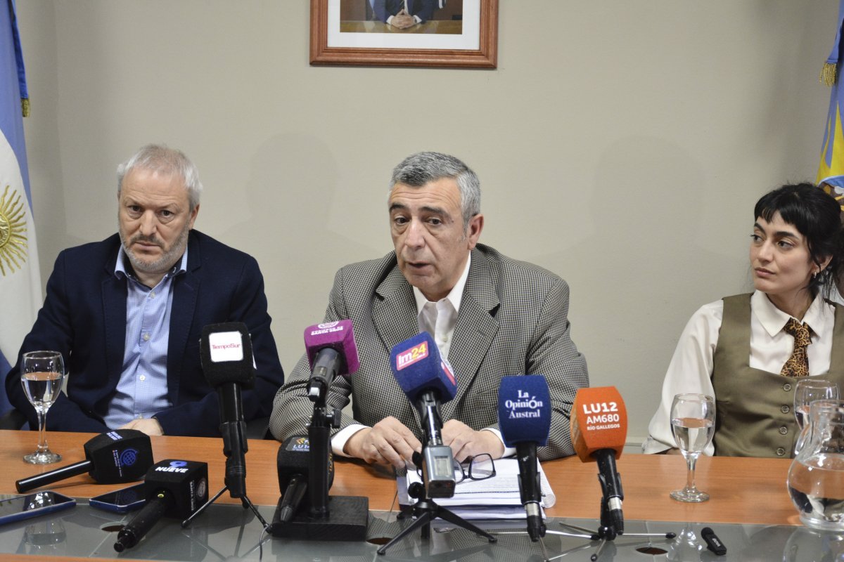 El ministro Jaime Älvarez en el anuncio del llamado a licitación del área.