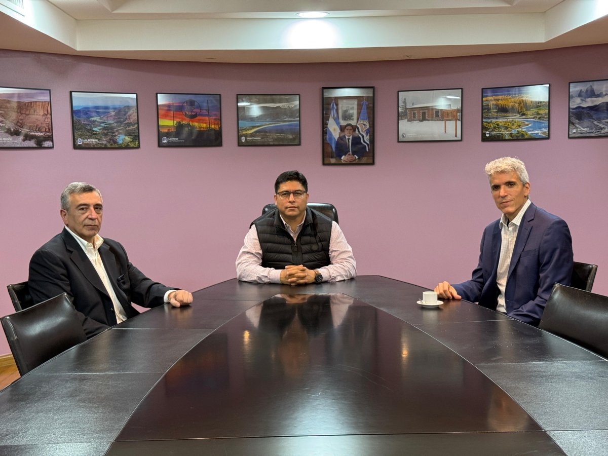 Nuevas inversiones: Vidal adjudicó a Alianza Petrolera el área de exploración Sur Río Deseado Este
