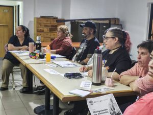 Capacitación en manipulación segura de alimentos para equipos que brindan servicios alimentarios