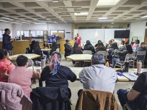 Capacitación en manipulación segura de alimentos para equipos que brindan servicios alimentarios