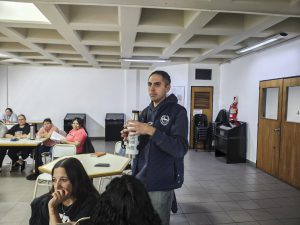 Capacitación en manipulación segura de alimentos para equipos que brindan servicios alimentarios