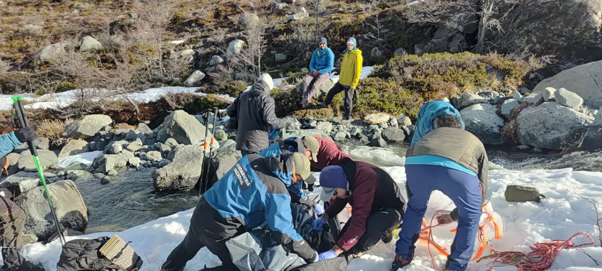 Operativo de rescate en Cerro Crestón tras avalancha que provocó la muerte de una turista