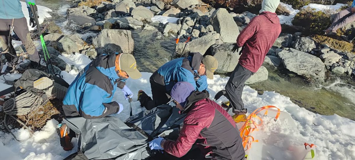 Operativo de rescate en Cerro Crestón tras avalancha que provocó la muerte de una turista