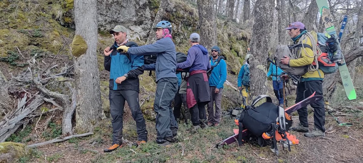 Operativo de rescate en Cerro Crestón tras avalancha que provocó la muerte de una turista