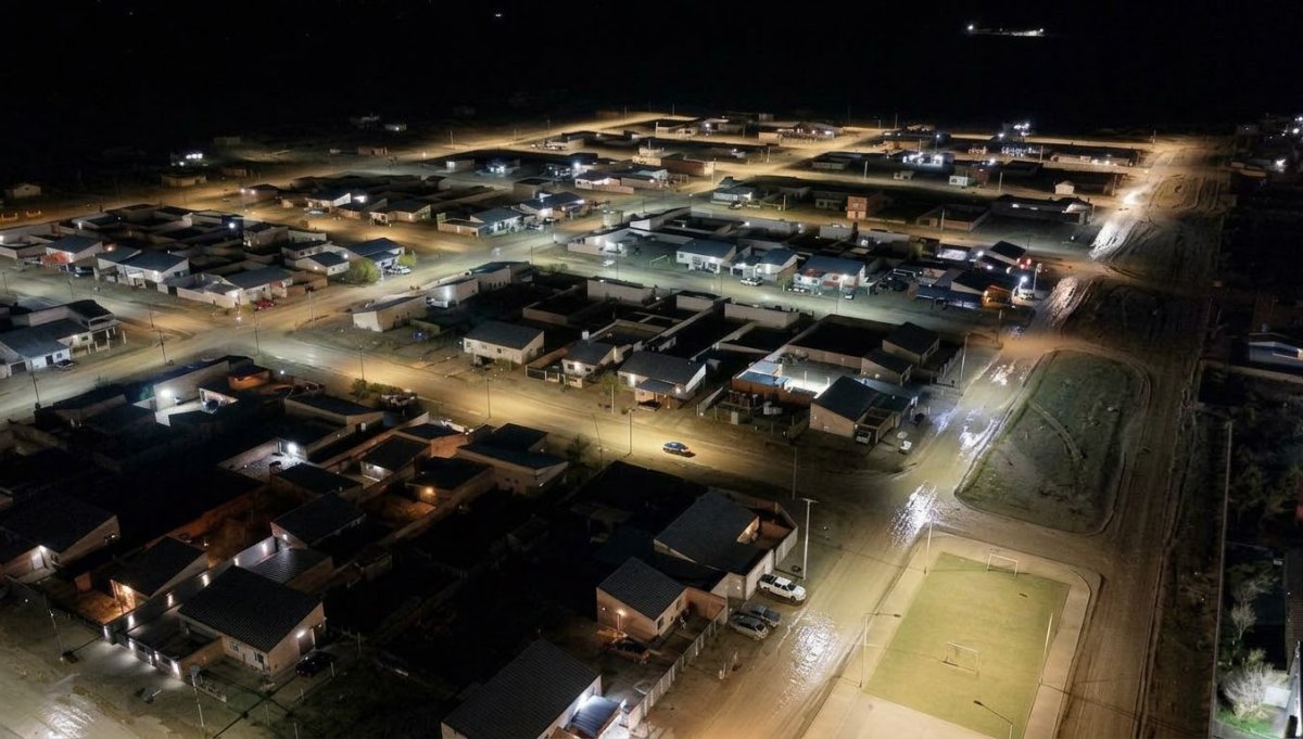 Las Heras suma más de 80 nuevas luminarias LED en el barrio 110 Viviendas