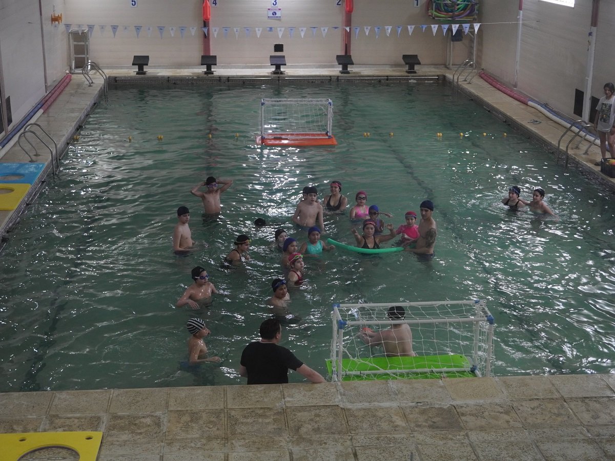 Encuentro de Waterpolo: Integración y Trabajo en Equipo en el Agua