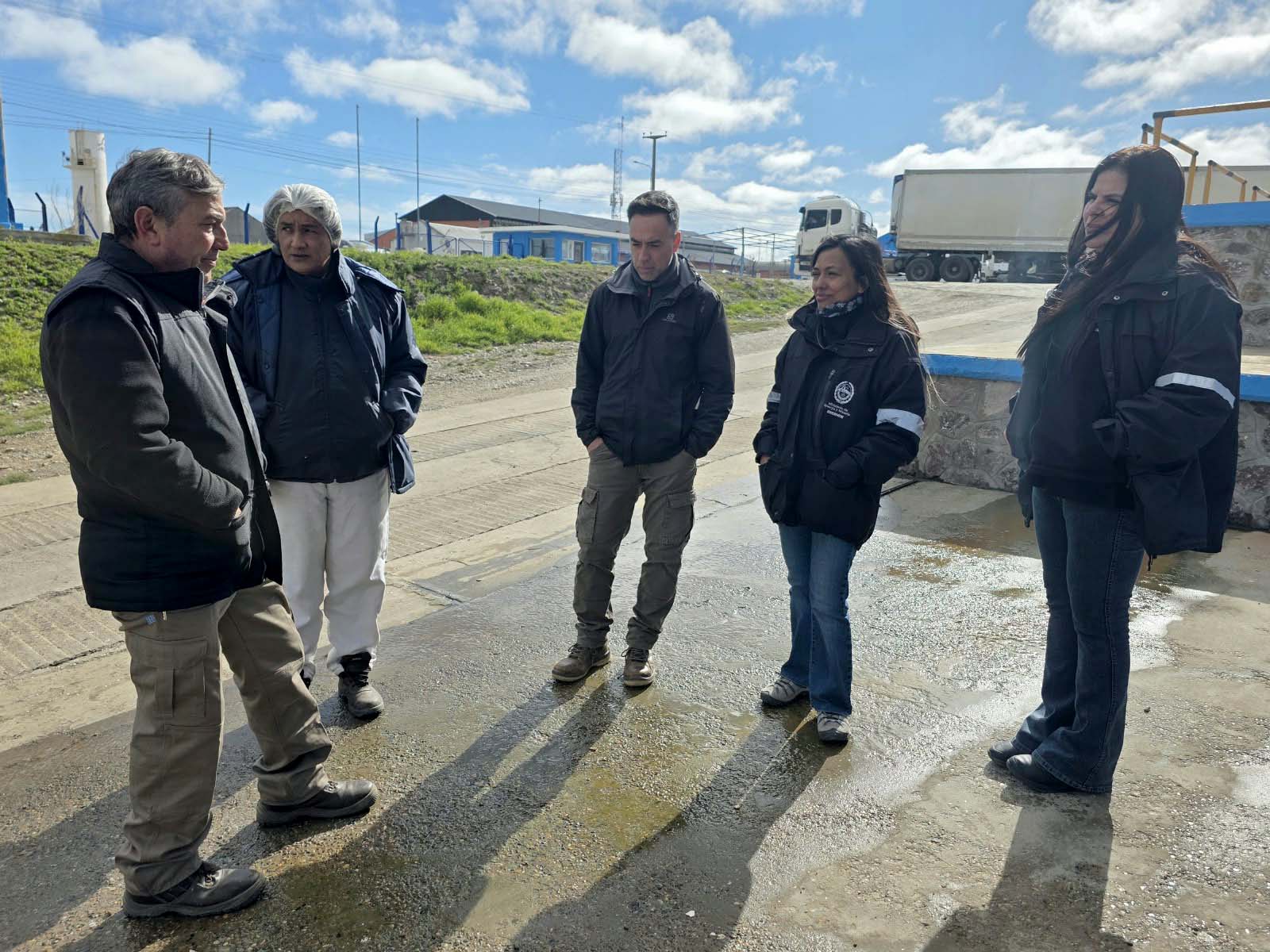 La Secretaría de Estado de Recursos Hídricos verificó las condiciones de los puntos de captación de agua de mar en plantas pesqueras de Puerto Deseado.