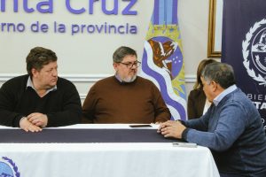El Gobierno Provincial firmó el acta que garantiza la continuidad laboral de 141 trabajadores de AutoFarma