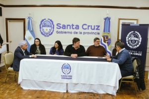 El Gobierno Provincial firmó el acta que garantiza la continuidad laboral de 141 trabajadores de AutoFarma