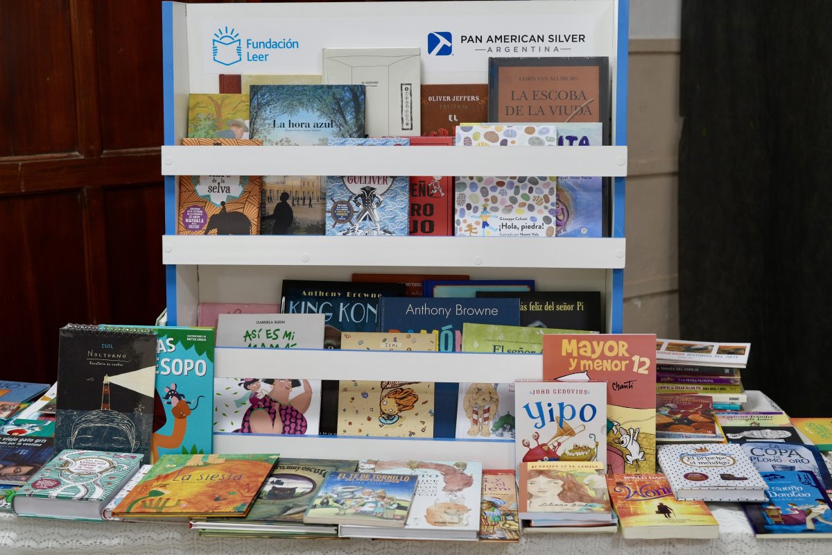 La Escuela Rural N° 51 de Tellier sumó una nueva biblioteca para sus estudiantes
