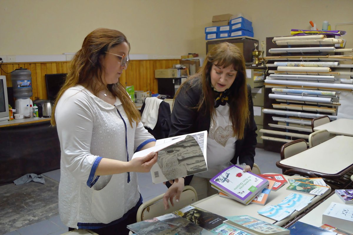Con la entrega de libros fortalecen la alfabetización de jóvenes y adultos en Río Gallegos