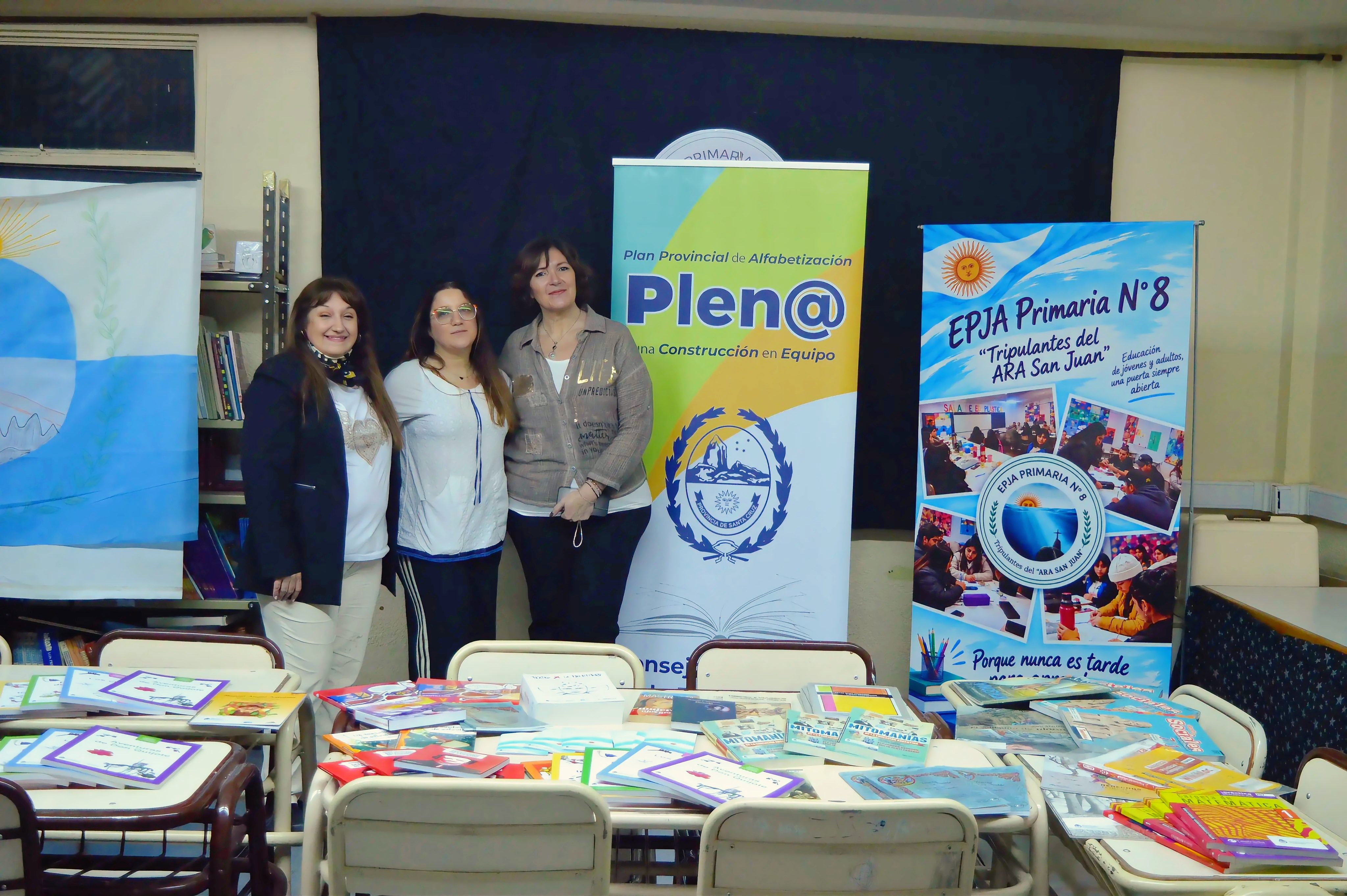 Con la entrega de libros fortalecen la alfabetización de jóvenes y adultos en Río Gallegos
