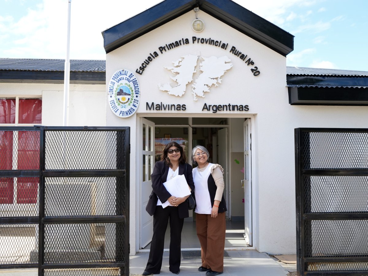 EduActiva fortalece las escuelas de Jaramillo y Fitz Roy con la entrega de calzado deportivo