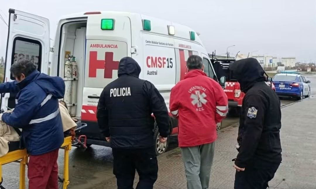 Bomberos y servicios de emergencia asistieron a un hombre en la Costanera de Río Gallegos
