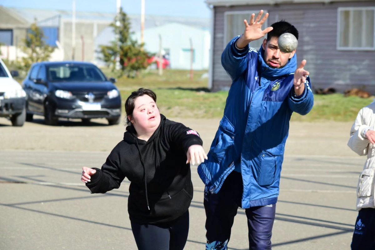 Nuestros deportistas camino a Chile para participar en los Para-Araucanía 2026.