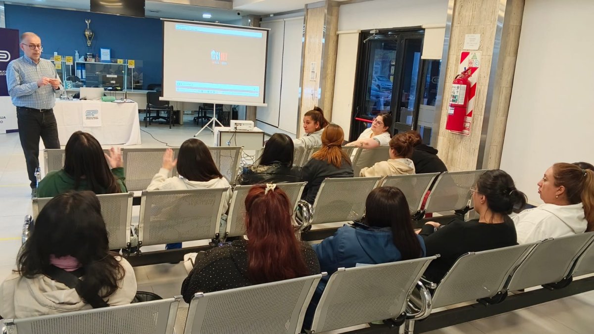 Servicios Públicos capacitó a su personal en atención al público para potenciar la cercanía con los vecinos