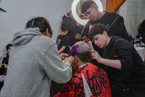 La tercera edición del Seminario de Barbería convocó a jóvenes en una jornada de competencia y formación