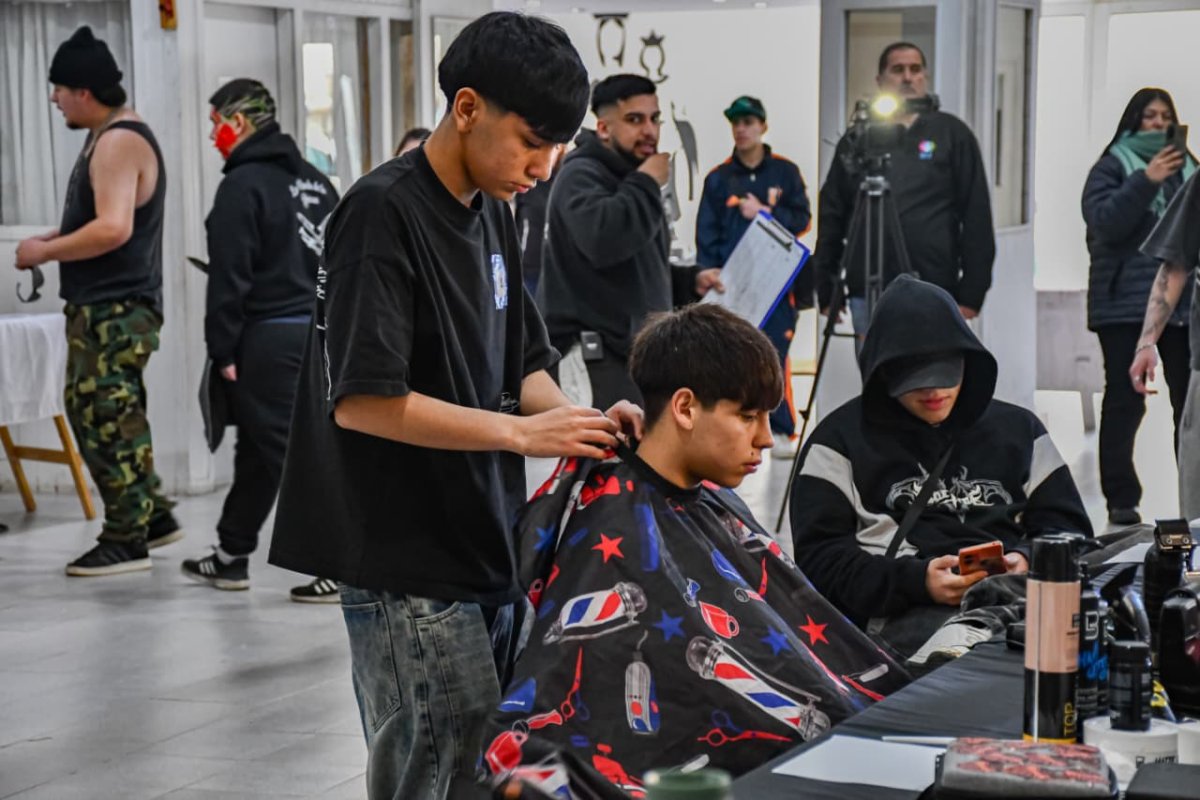 La tercera edición del Seminario de Barbería convocó a jóvenes en una jornada de competencia y formación