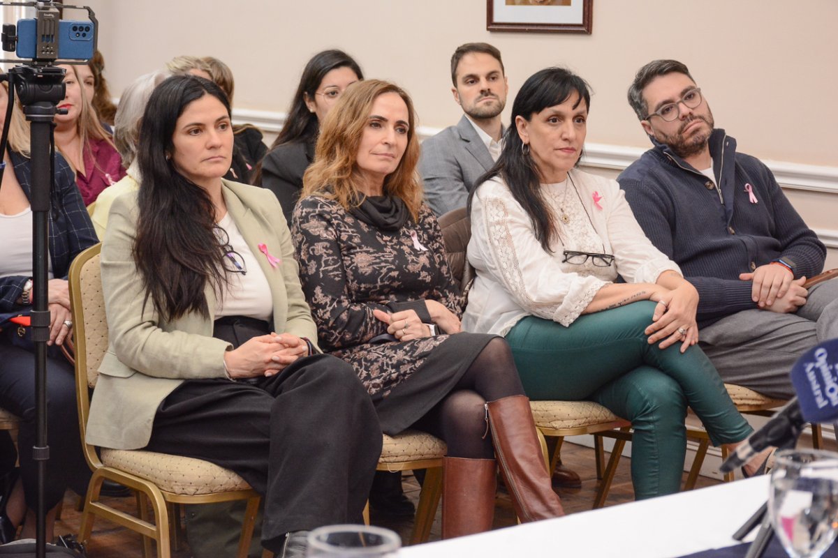 Santa Cruz lanzó Octubre Rosa: “La detección temprana hace la diferencia”