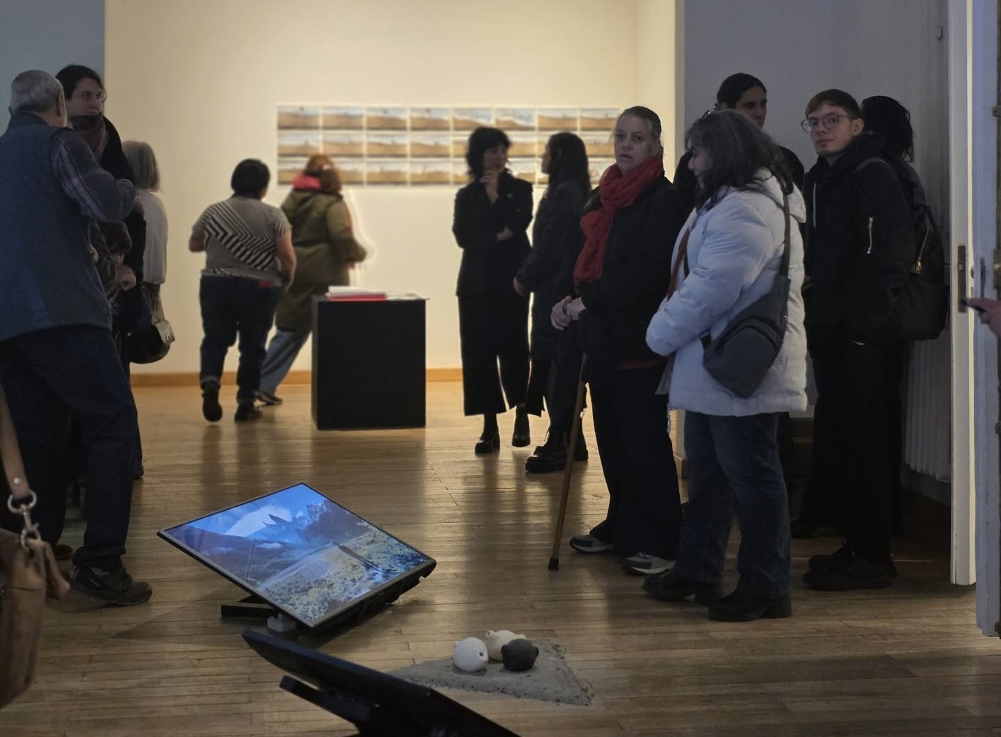 Apertura de la muestra colectiva “Huellas espectrales · Archivos y afectos”