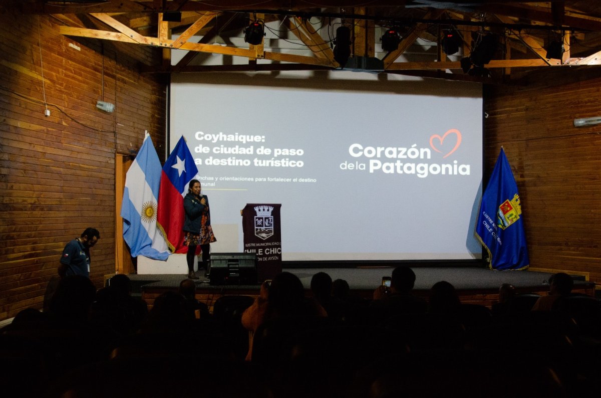 La Provincia estrechó lazos con Chile en el 2° Encuentro Binacional de Turismo realizado en Chile Chico