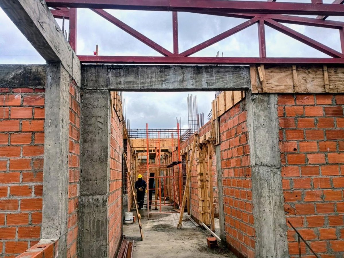 Obras que se hacen realidad: la Escuela Preuniversitaria presenta más de un 45 por ciento de avance