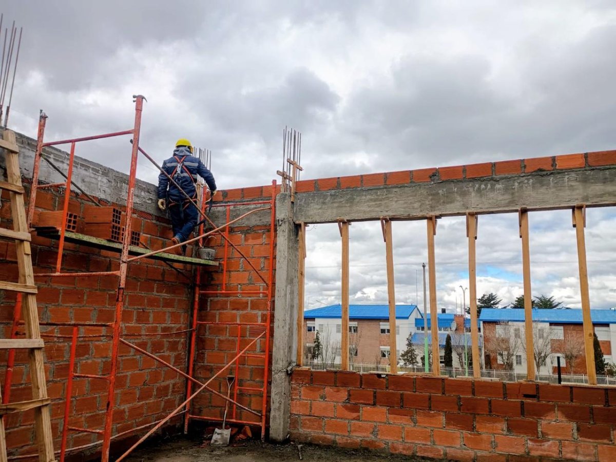 Obras que se hacen realidad: la Escuela Preuniversitaria presenta más de un 45 por ciento de avance