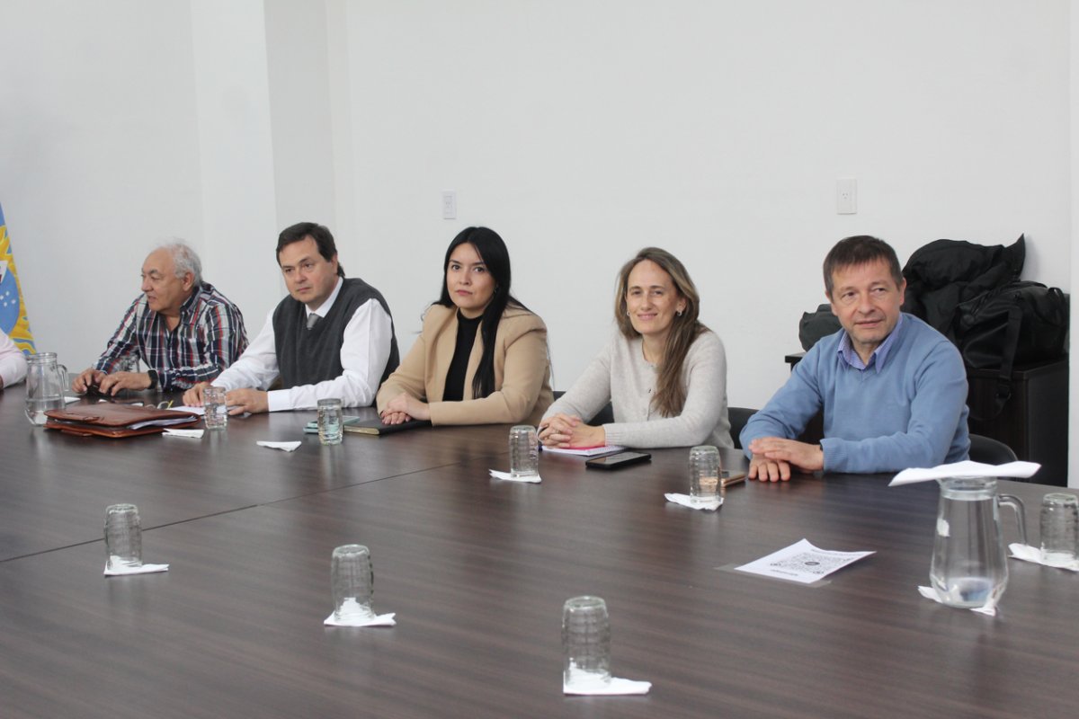 Provincia fortalece la mesa de trabajo con operadoras y UOCRA para acompañar la reactivación petrolera