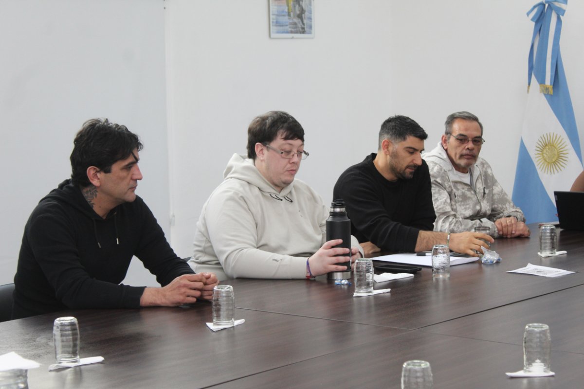 Provincia fortalece la mesa de trabajo con operadoras y UOCRA para acompañar la reactivación petrolera