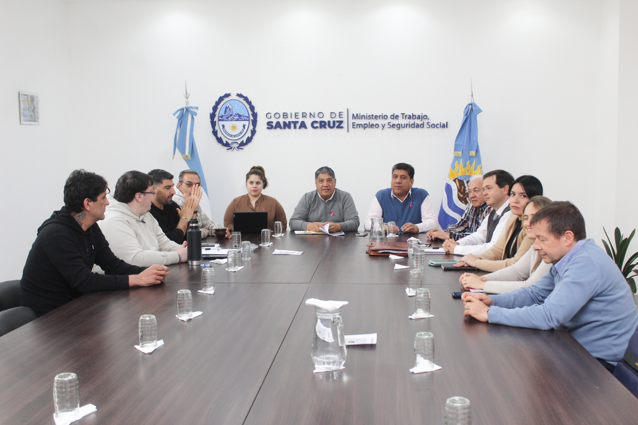 Reuniòn entre Provincia, representantes de empresas petroleras y UOCRA Zona Norte.