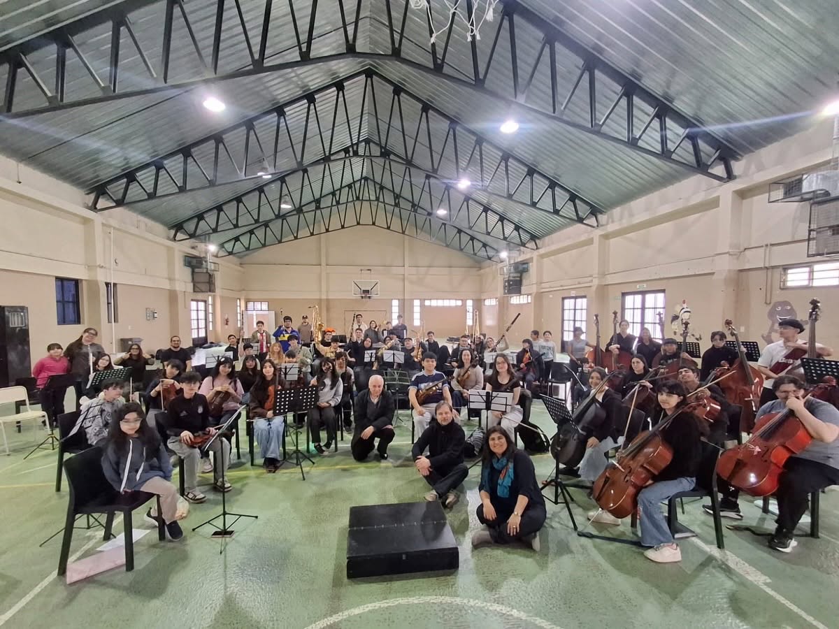 El maestro de jazz Manuel Fraga brindó una capacitación a docentes y estudiantes de la Escuela Re Si
