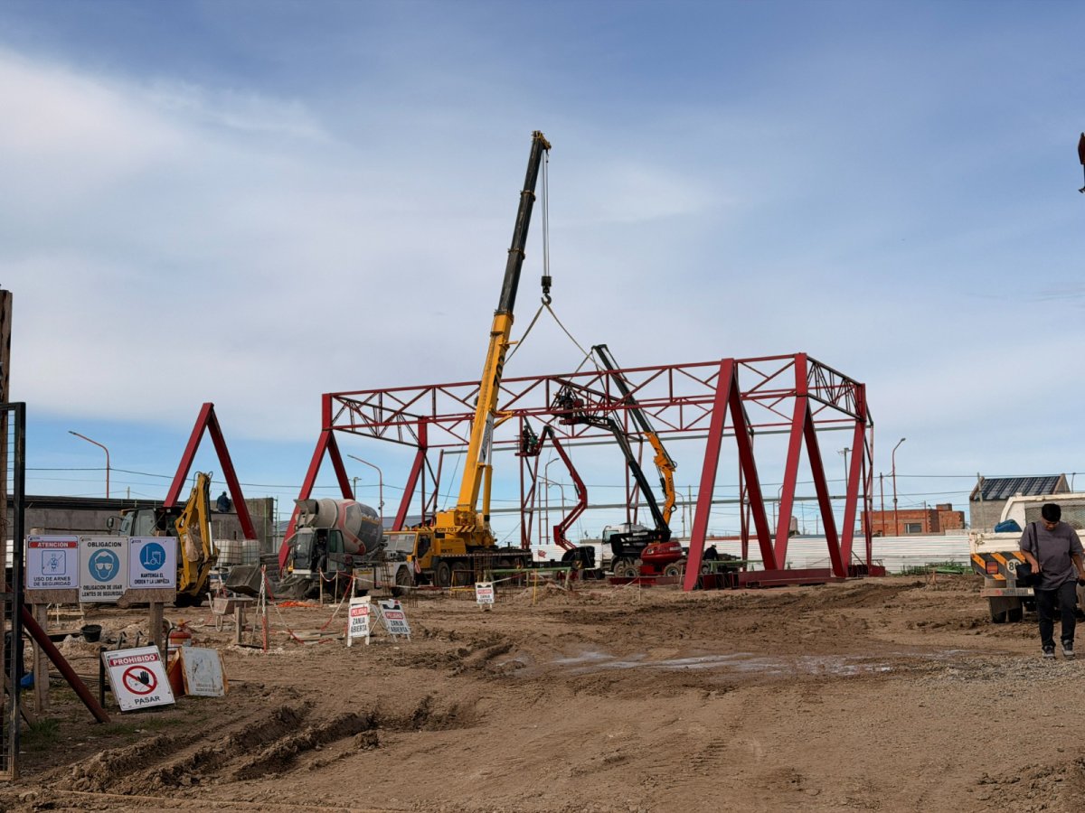 Pico Truncado: la construcción del nuevo polideportivo ya cuenta con un 75% de avance