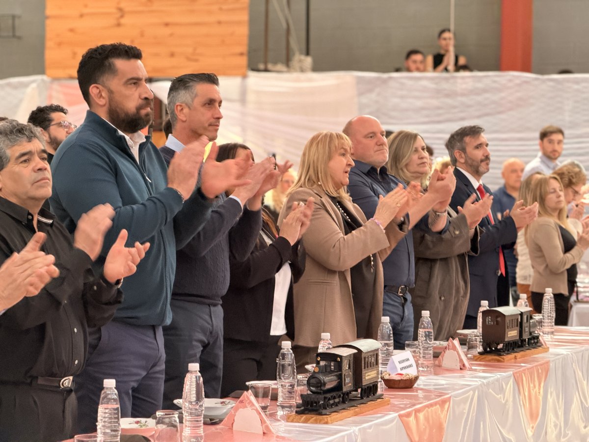 El Gobierno celebró los 115 años de Jaramillo y Fitz Roy con la entrega de terrenos, obras y nuevos proyectos