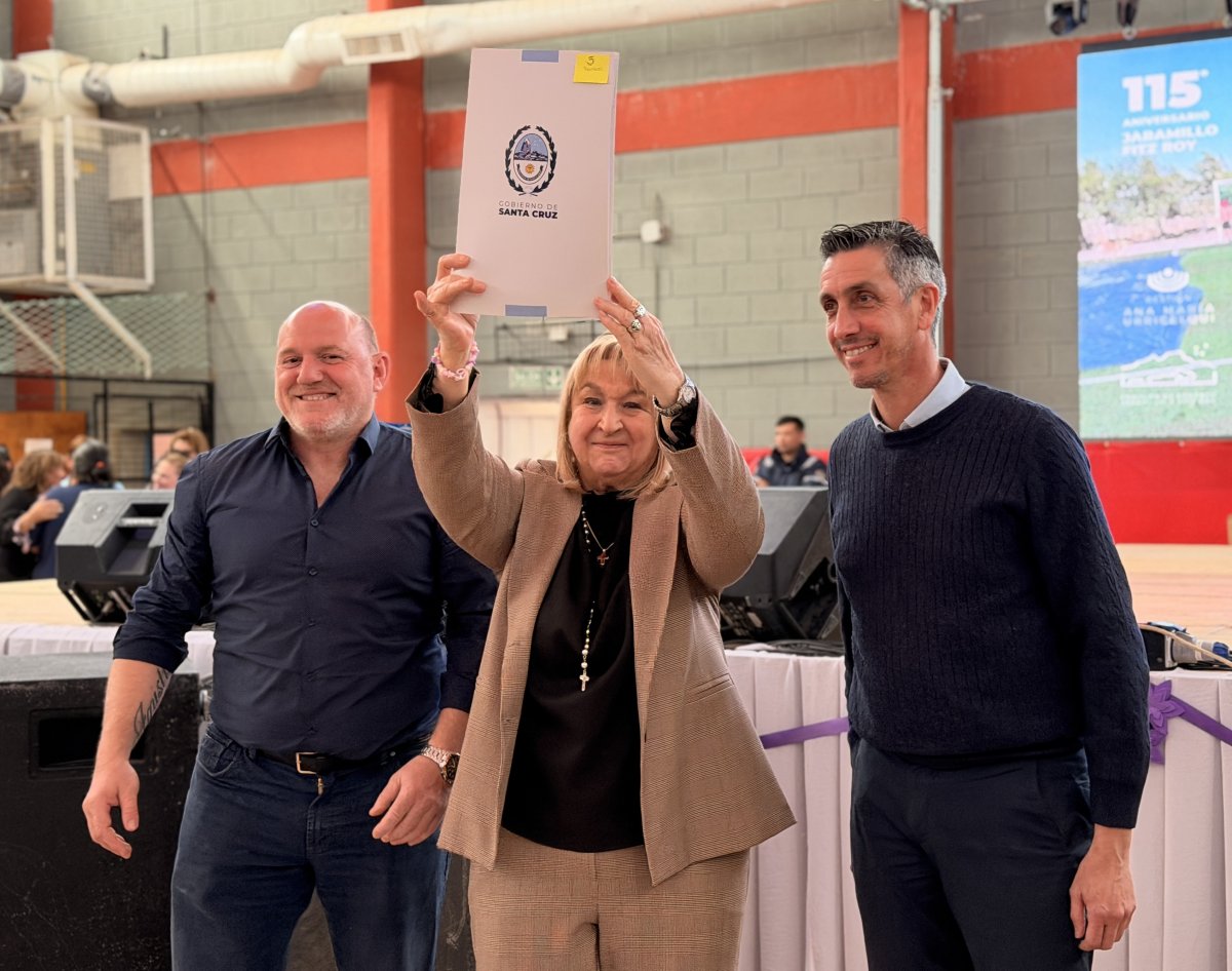 El Gobierno celebró los 115 años de Jaramillo y Fitz Roy con la entrega de terrenos, obras y nuevos proyectos