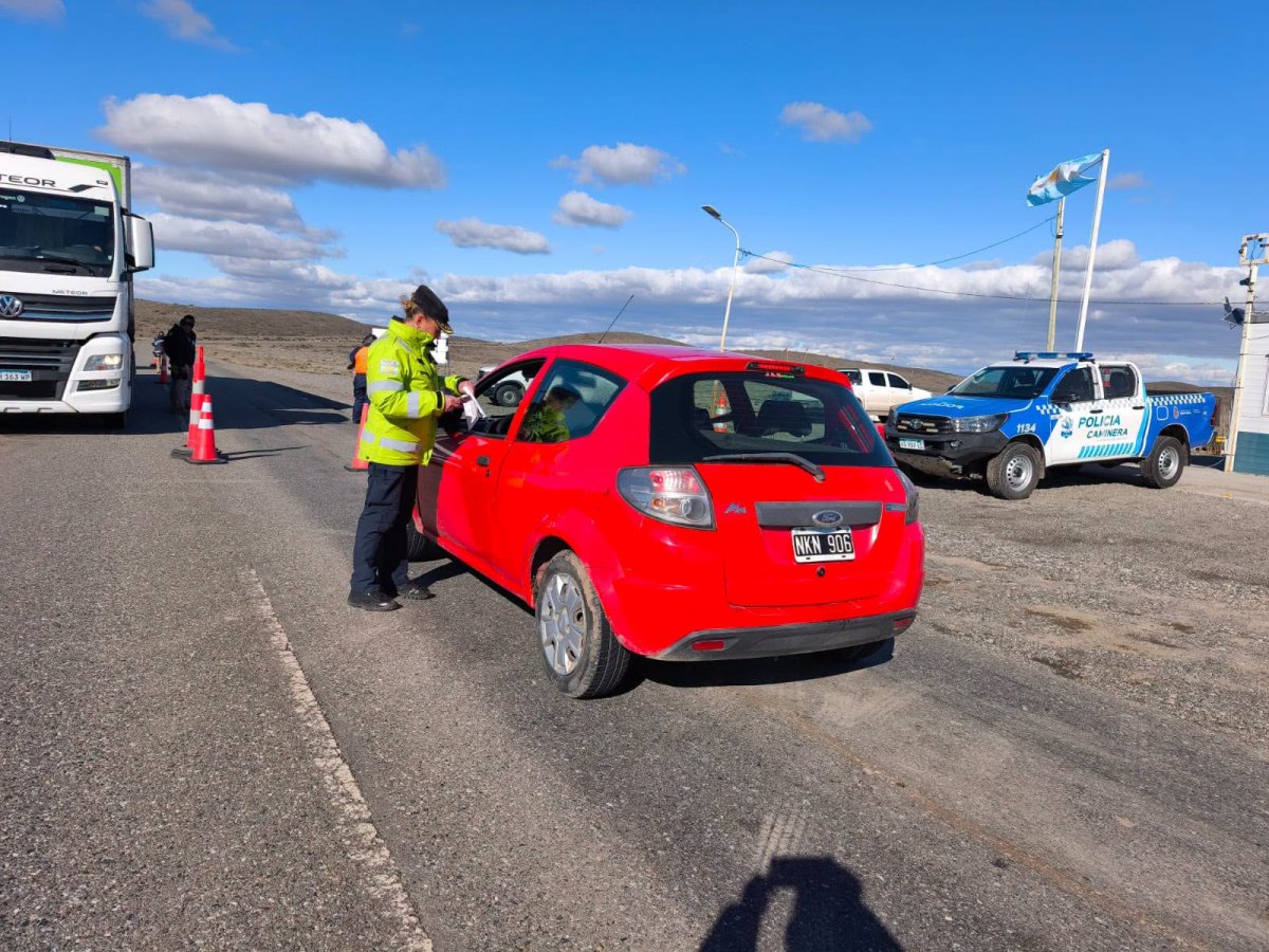 Policía Caminera controló más de 5.600 vehículos durante septiembre en Santa Cruz