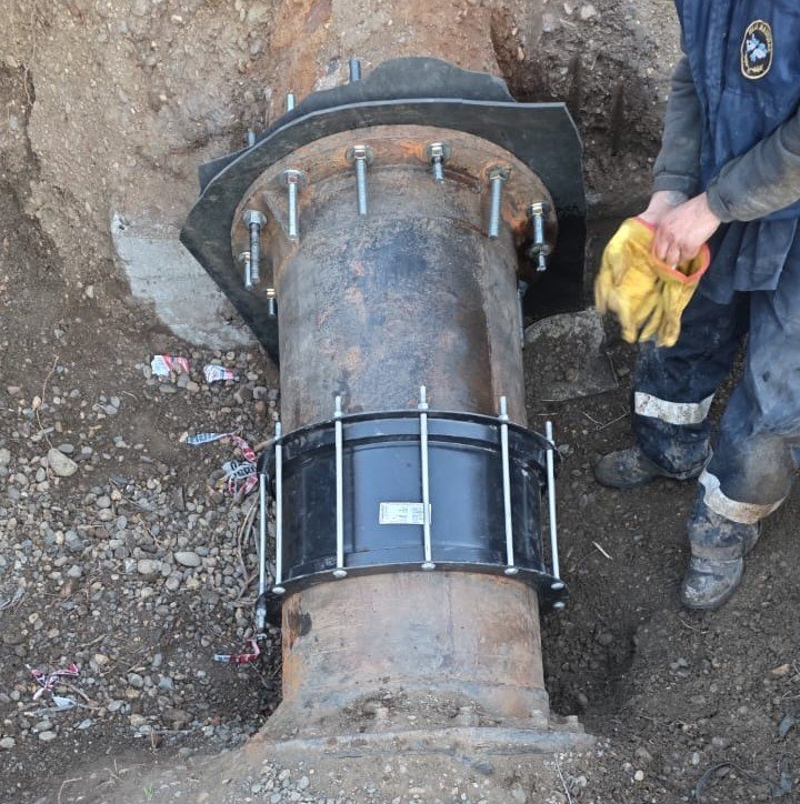 El personal trabajó con gran compromiso para restablecer el servicios de agua en Río Gallegos.