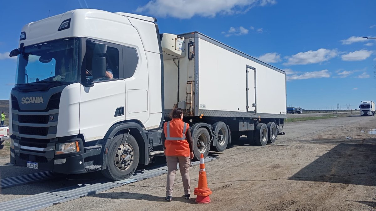 Vialidad Provincial realizó controles de cargas y dimensiones sobre la Ruta Provincial N°5