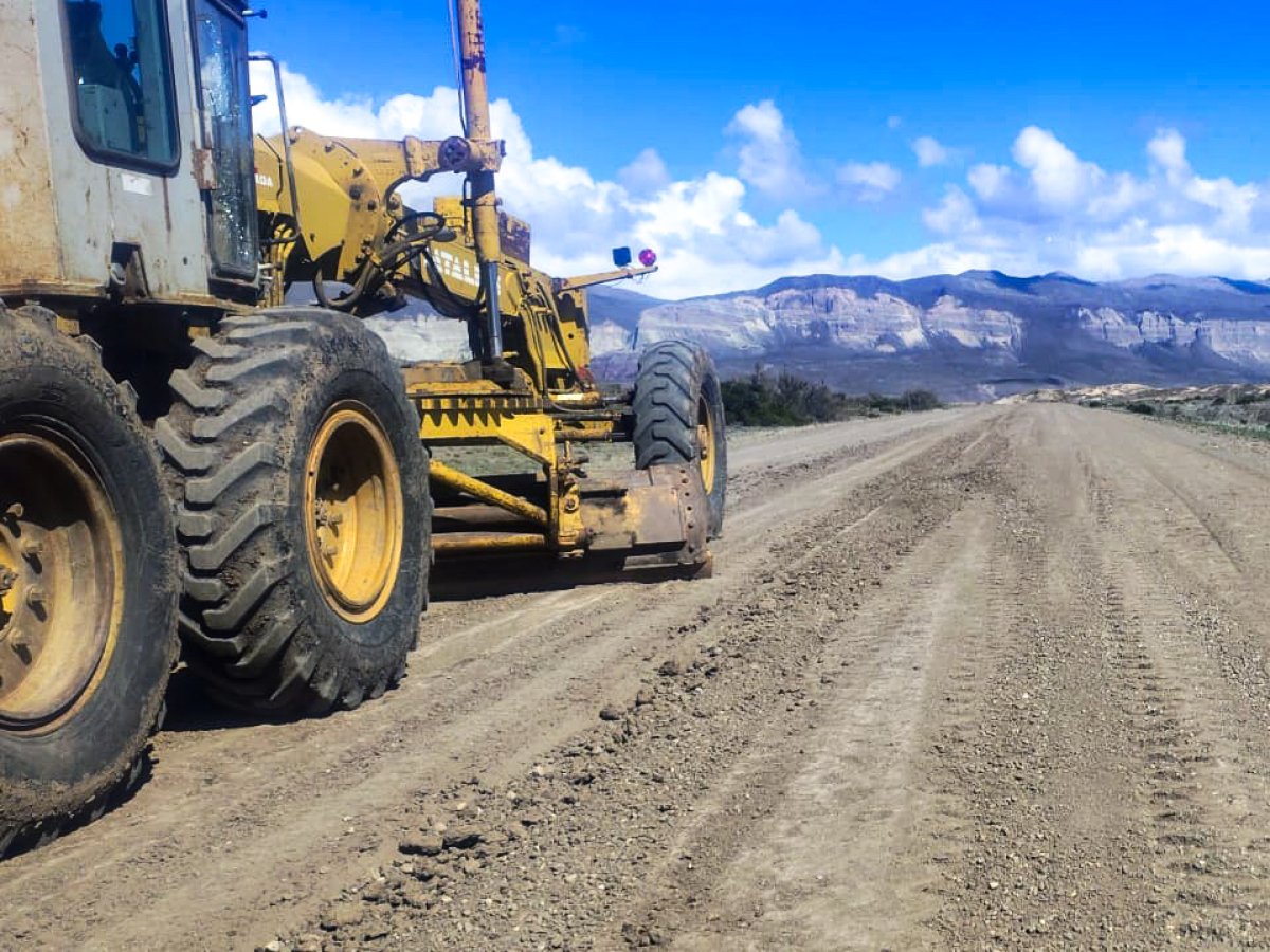 Vialidad Provincial realizó trabajos de mantenimiento y apertura de calles en Lago Posadas