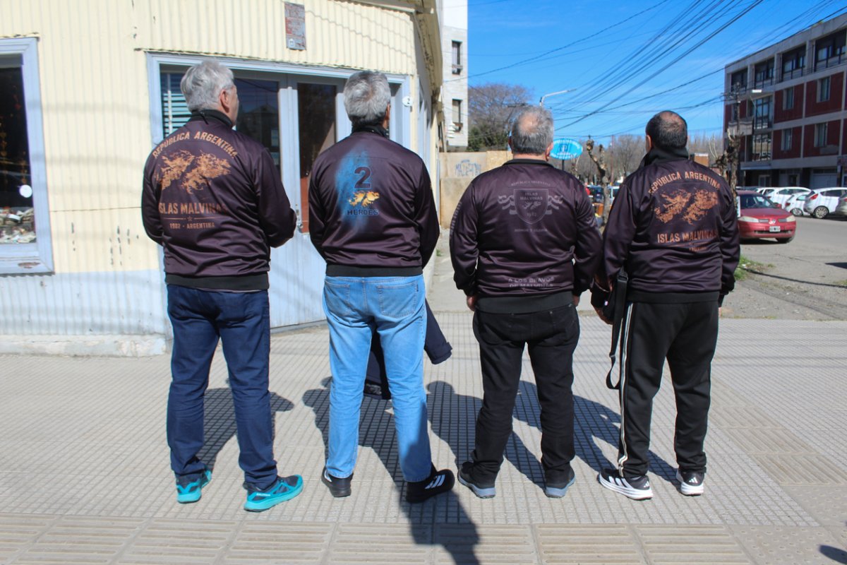"Esto también es Malvinizar”: el emotivo paso de veteranos por Río Gallegos en su camino a las Islas
