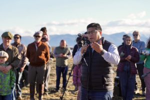 Claudio Vidal descubrió la piedra fundacional del proyecto productivo “Los Alamos”