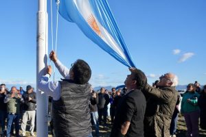 Claudio Vidal descubrió la piedra fundacional del proyecto productivo “Los Alamos”