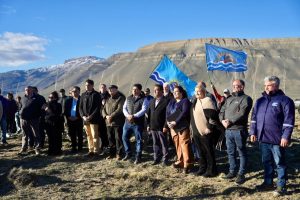 Claudio Vidal descubrió la piedra fundacional del proyecto productivo “Los Alamos”